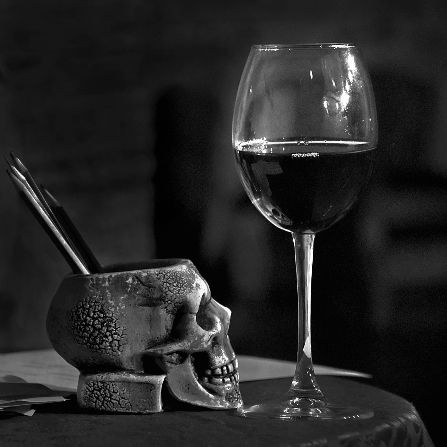 Тонкая грань. 2024. Автор: Николай Смоляк стекло, чб, натюрморт, Николай Смоляк