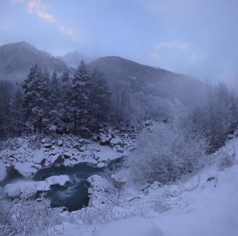 кавказ, северный кавказ, большой кавказский хребет, главный кавказский хребет, баксанское ущелье, приэльбрусье, национальный парк, национальный парк приэльбрусье, кабардино-балкария, балкария, кбр, баксан, горная река, река баксан, зимний пейзаж, горный п Зимнее утро в Баксанском ущельеphoto preview