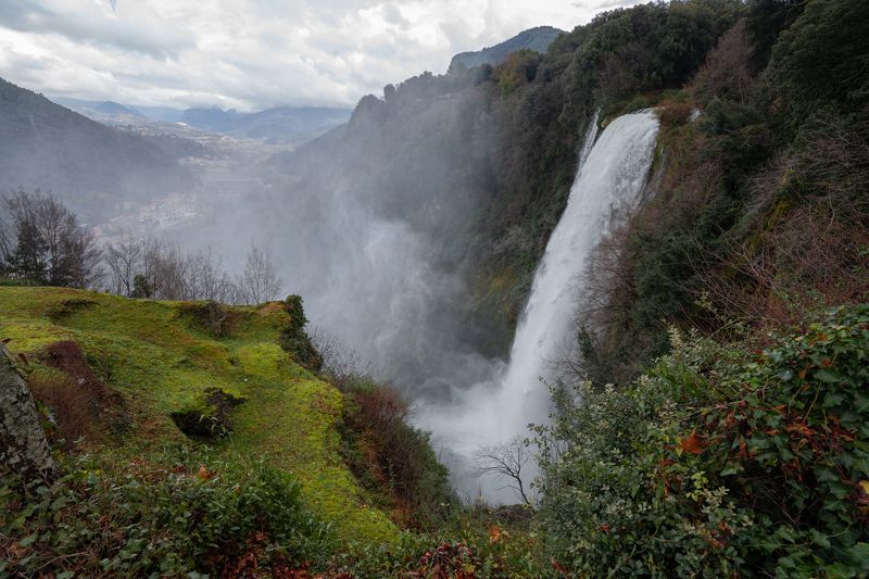 Водопад Марморе с высокой водой. Италияphoto preview