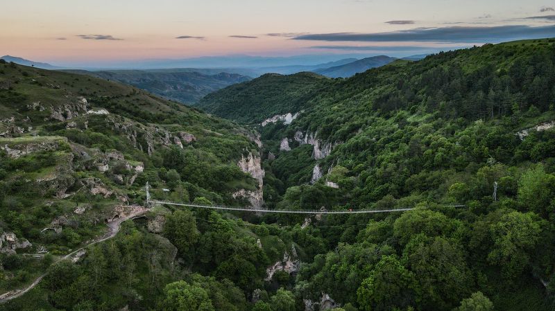 Армения, Сюникская область, пещерный город Хндзореск, подвесной мост Арменияphoto preview