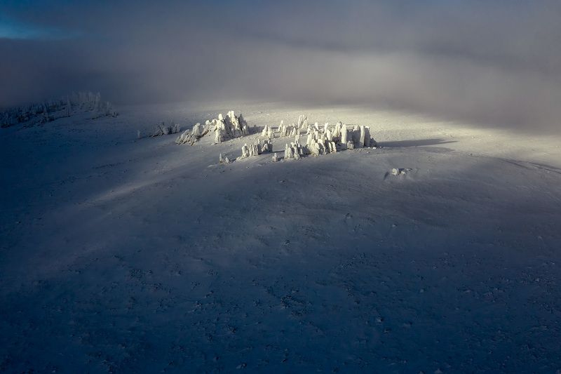 якутия, улахан-сис, зима Каменный город в снежной пустынеphoto preview
