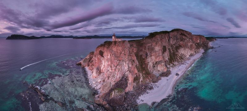 Приморье, Дальний восток, мыс Балюзек, маяк Панорама мыса Балюзекphoto preview