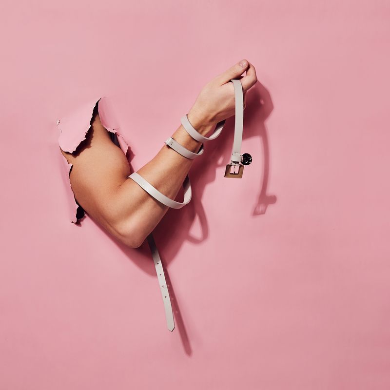 реклама обуви, креативная съемка сумок, концептуальная предметная съемка, имиджевая съемка аксессуаров Рекламная съемка аксессуаровphoto preview