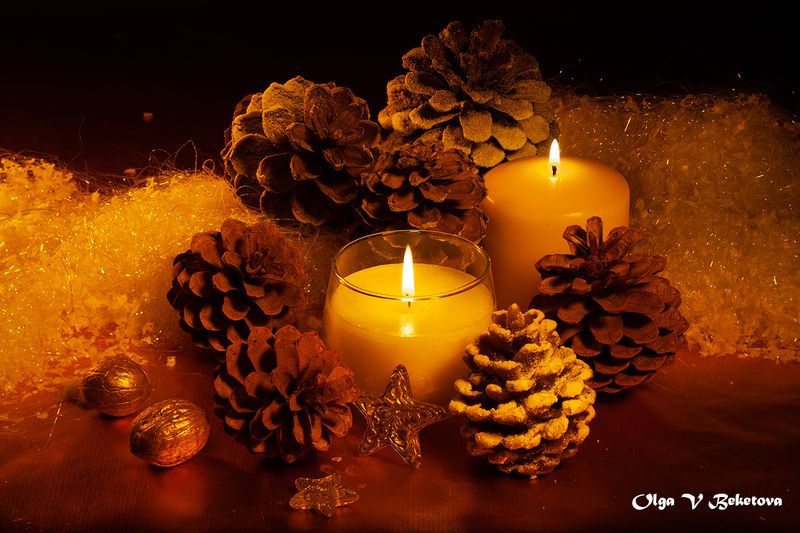 натюрморт, новый год, шишки, свечи Новогодняя открытка(3)photo preview
