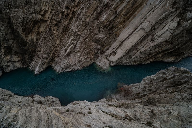 Россия, Дагестан, Казбековский район, река Сулак, Сулакский каньон, пещера Нохъо В Сулакскиом каньонеphoto preview