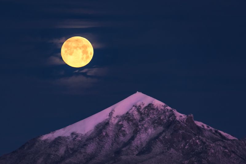 кавказ, горы, гора, кмв, кавказские минеральные воды, бештау, зима, снег, луна, полнолуние Лунное утроphoto preview