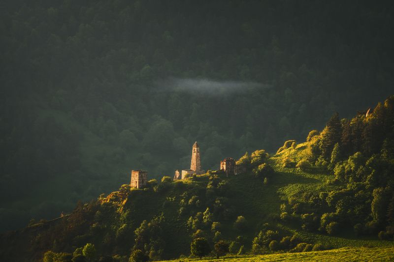 пейзаж, рассвет, башни, кавказ, ингушетия, природа, архитектура, горы Затерянный в горахphoto preview