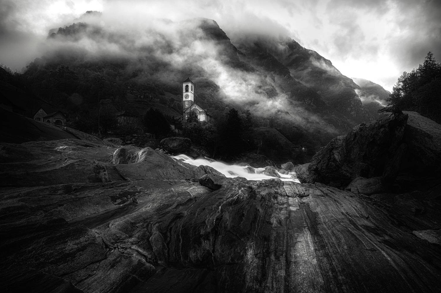 Church in Lavertezzo. Автор: Olegs Bucis , Olegs Bucis