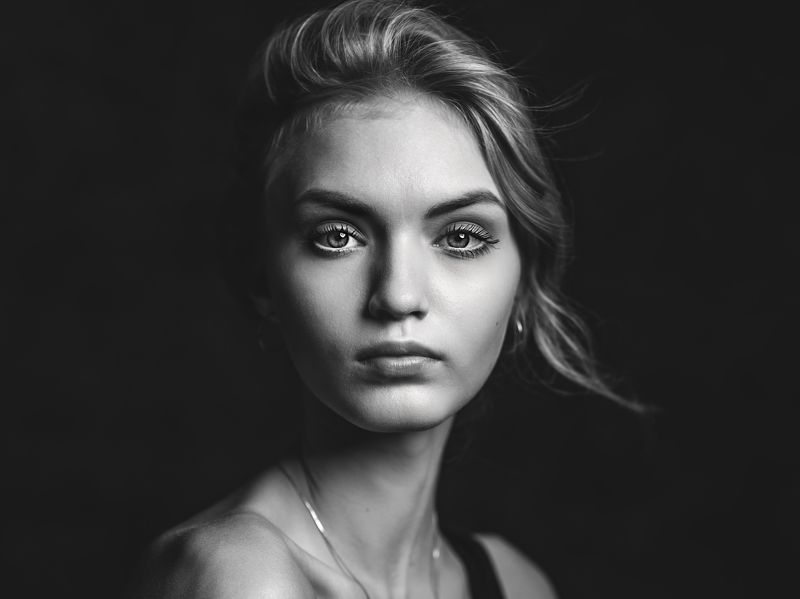 woman portrait Викаphoto preview