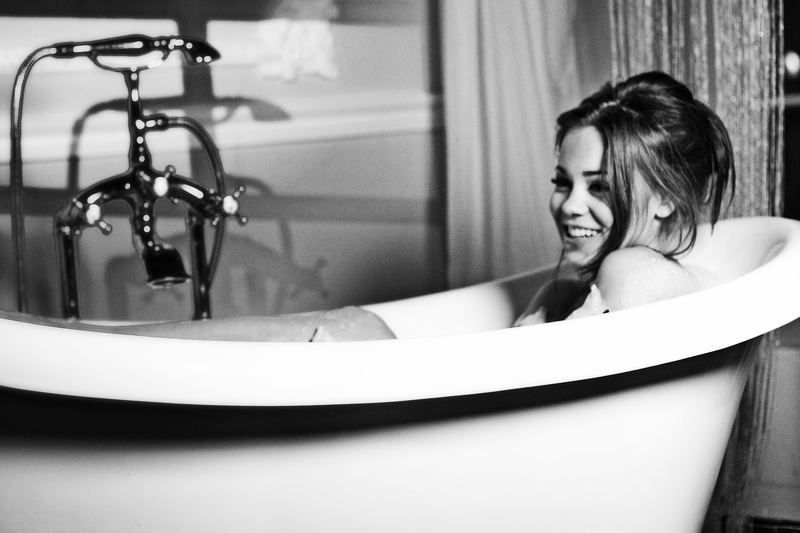 bathroom, bath, smile, bw, blackandwhite, sergey korolkov, сергей корольков, girl, beautiful Sashaphoto preview