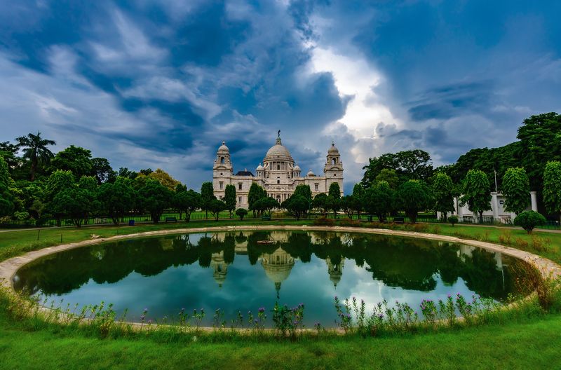 Architecture, Landscape Looking into the mirrorphoto preview