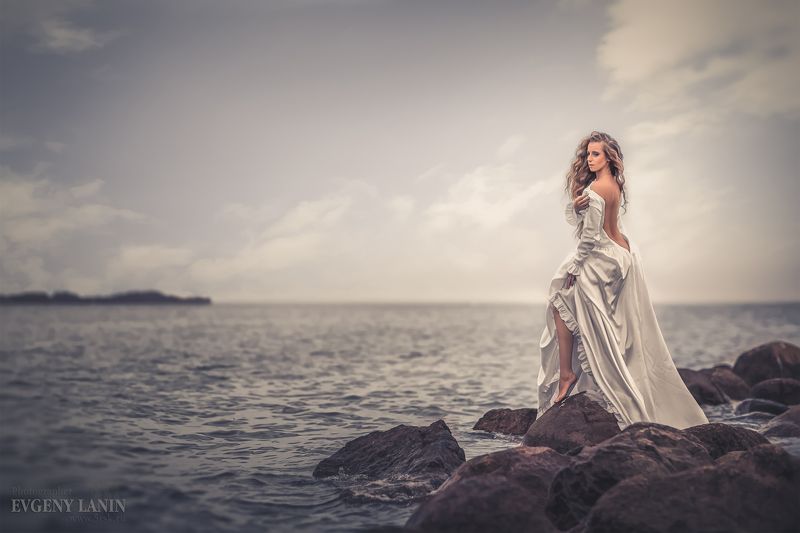 девушка, море, ветер, горизонт  Взгляд за горизонтphoto preview