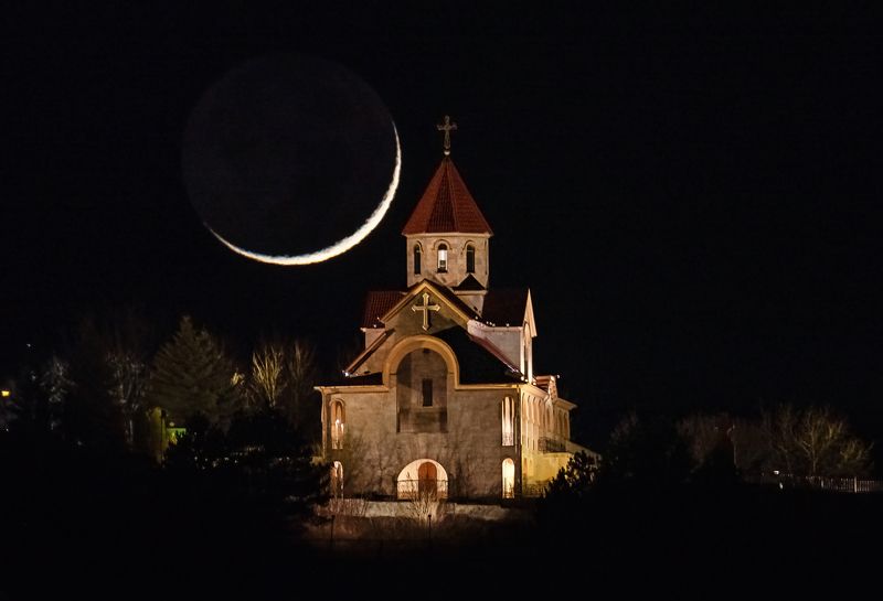 кавказ, кмв, кисловодск, храм, аац, армянская церковь, ночь, ночной город, новолуние, луна, месяц, молодая луна, new moon, newmoon Месяц над храмомphoto preview
