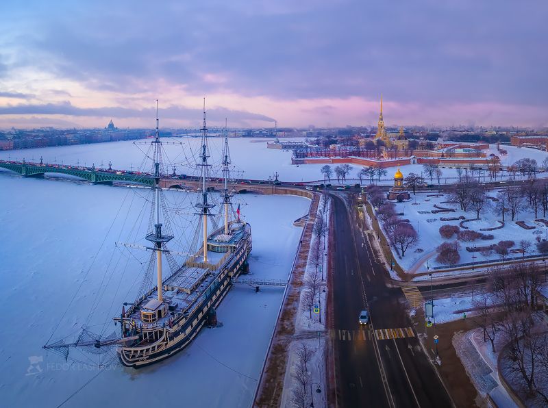 санкт-петербург, зима, зимние, рассвет, утро, заря, архитектура, здание, река нева, исторический центр, город, городское, дома, огни, синие, жёлтое, петропавловская крепость, набережная, в снегу, питер, мост, дорога, Корабль «Благодать»photo preview