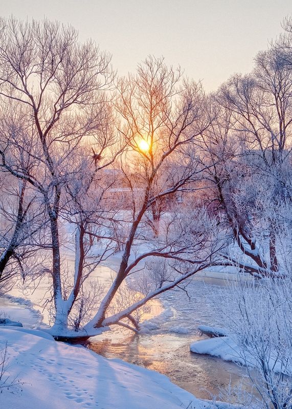 зима река снег солнце восход село Морозное утроphoto preview