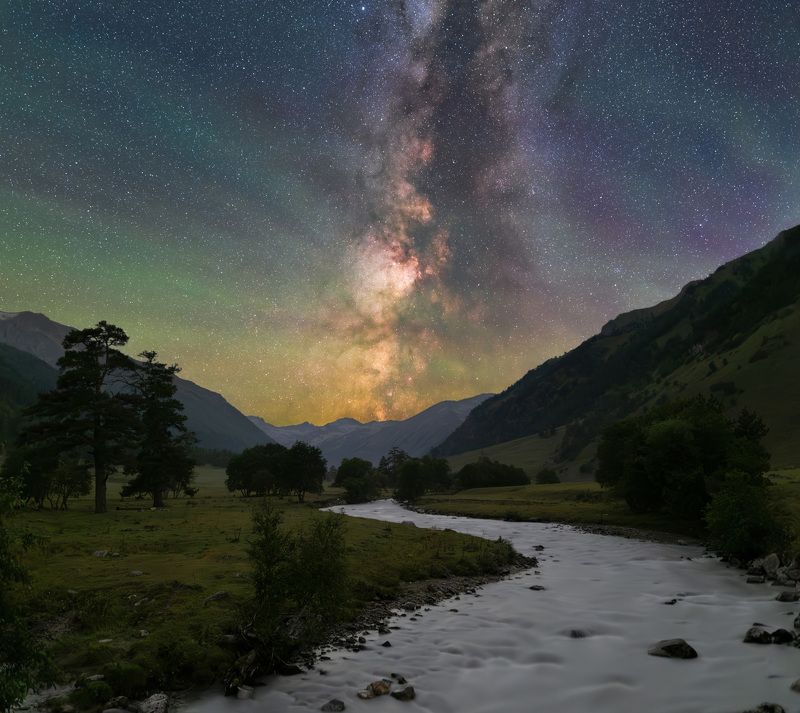 Млечный Путь окутанный свечением атмосферыphoto preview