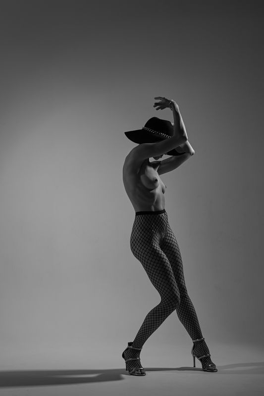 ню эротика танец  Танецphoto preview