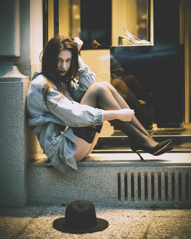 девушка, чулки, портрет Девушкаphoto preview