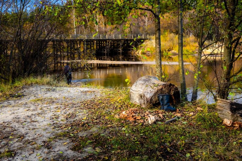 осень, река, рыбак, пейзаж Сапоги в запасphoto preview