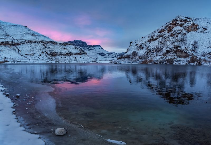 кавказ, горы, горы зимой, зима в горах, кабардино-балкария, кбр, озеро, горное озеро, озеро гижгит, зимний рассвет, рассвет в горах Холодное утроphoto preview