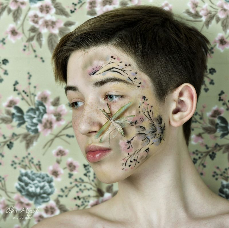 Art, Art photo, Eyes, Flowers, Portrait, Young, Богомол Maxphoto preview