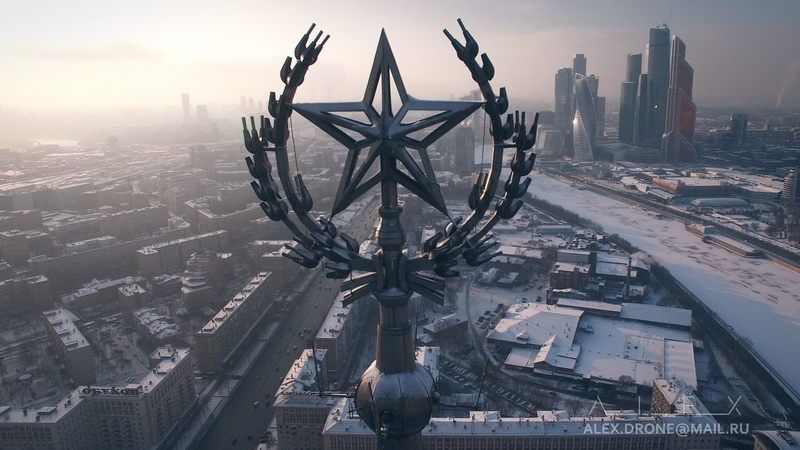 Над замерзшей Москвойphoto preview