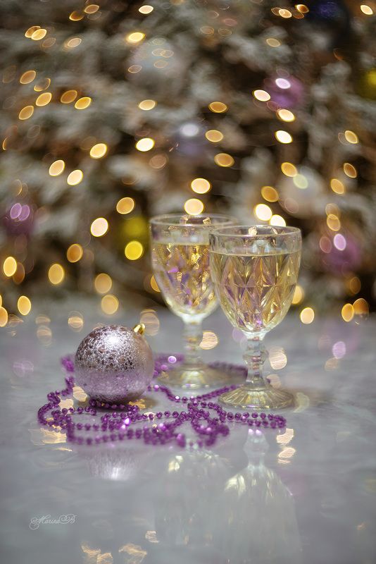 ёлочный шарик, боке, гирлянда, бокалы шампанского, новый год Новогоднее (часть 2)photo preview