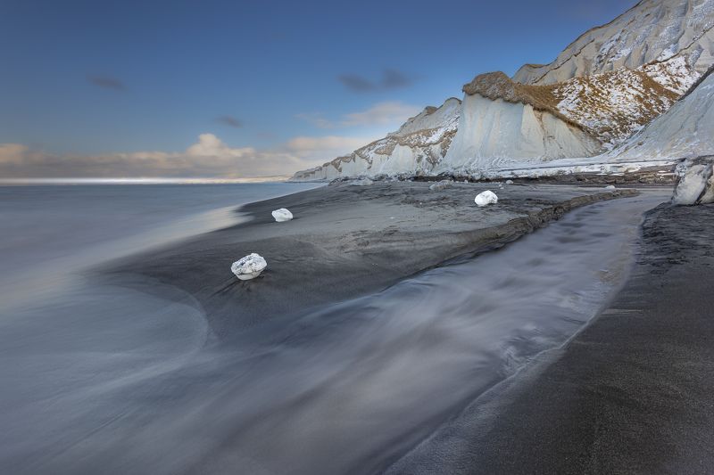 Белые скалы Итурупаphoto preview