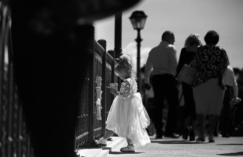 чб фото, стрит фото, уличный детский портрет, лето, дети, девочка, дети и город, москва Про лето. Дети и Городphoto preview