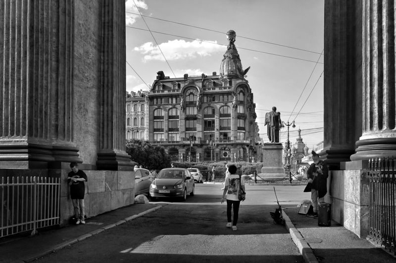 Читатель, прохожий, музыкант, город, проход, архитектура Читатель, прохожий и музыкантphoto preview