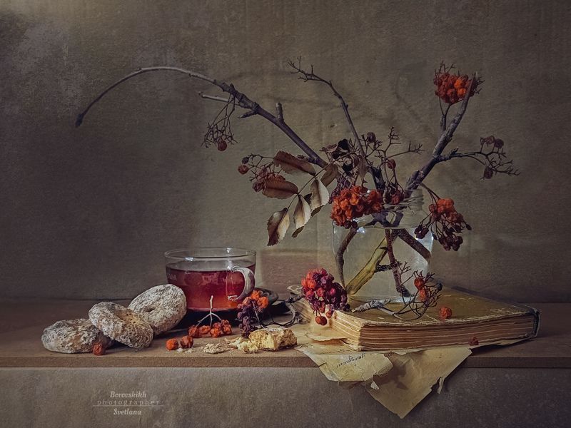 натюрморт,  рябина, ветки, банка, чайные истории, фото на окне, весна, незабудки Чай с рябинойphoto preview