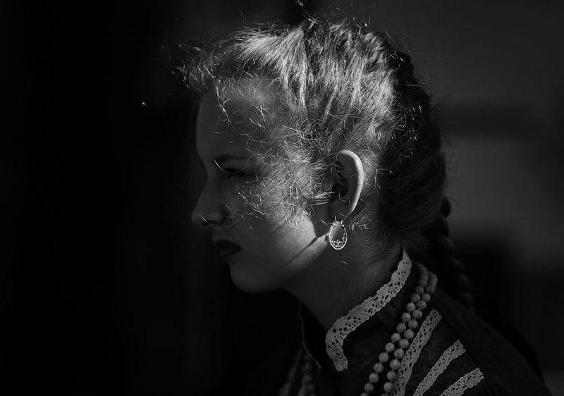 чб фото, уличный женский портрет, фестиваль казачья станица, жанровый портрет, девушка-казачка, москва Уличный женский портрет. Фестиваль Казачья станицаphoto preview