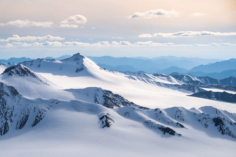 Якутия, Сунтар-Хаята, горы, снег Вид с вершины Мус-Хаиphoto preview