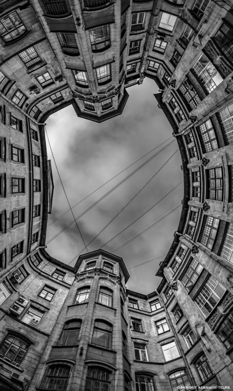 #monochrom #archicture #city  Колодецphoto preview