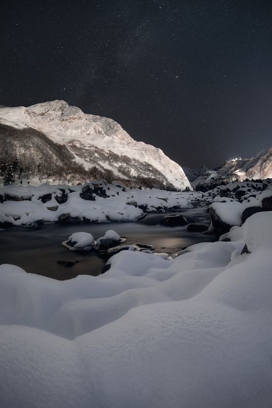 Ночь, горы, звезды, млечный путь, ночной пейзаж, астрофотография, кавказ, Приэльбрусье, река, зима Ночь у рекиphoto preview