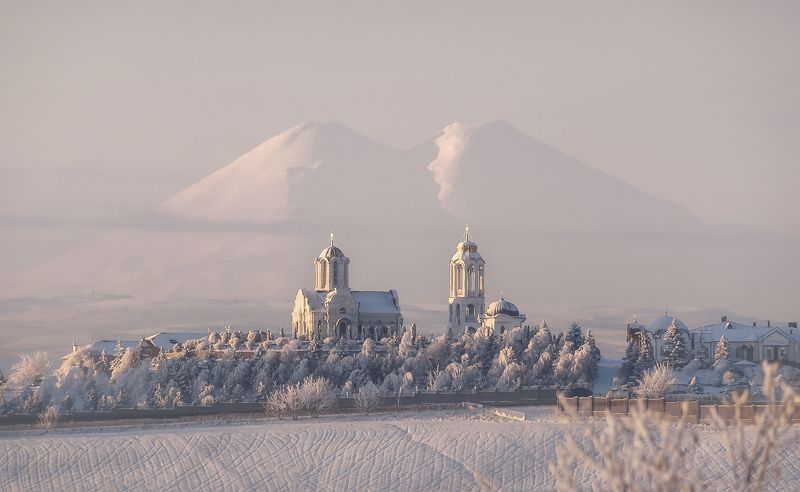 кавказ, горы, гора, кмв, ессентуки, эльбрус, зима, снег, храм, монастырь, архитектура Зимний храм (Белогорье Кавказа)photo preview