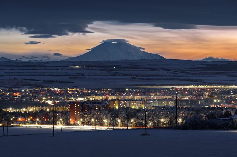 кавказ, гора, город, зима, снег, ессентуки, кмв, кавказские минеральные воды, ночной город, синий час, вечерний город, город под горой,  эльбрус, зимний город Вечерний Ессентукиphoto preview