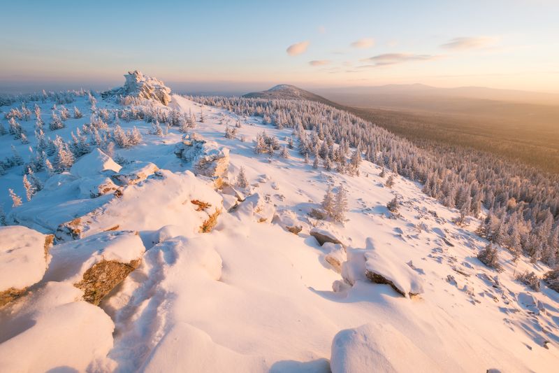 Первые весенние лучи на хребте Зюраткульphoto preview