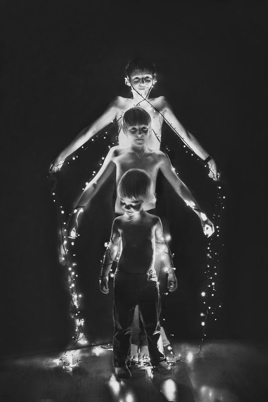 дети, мальчик, елка, новый год, гирлянда Вот такая елкаphoto preview