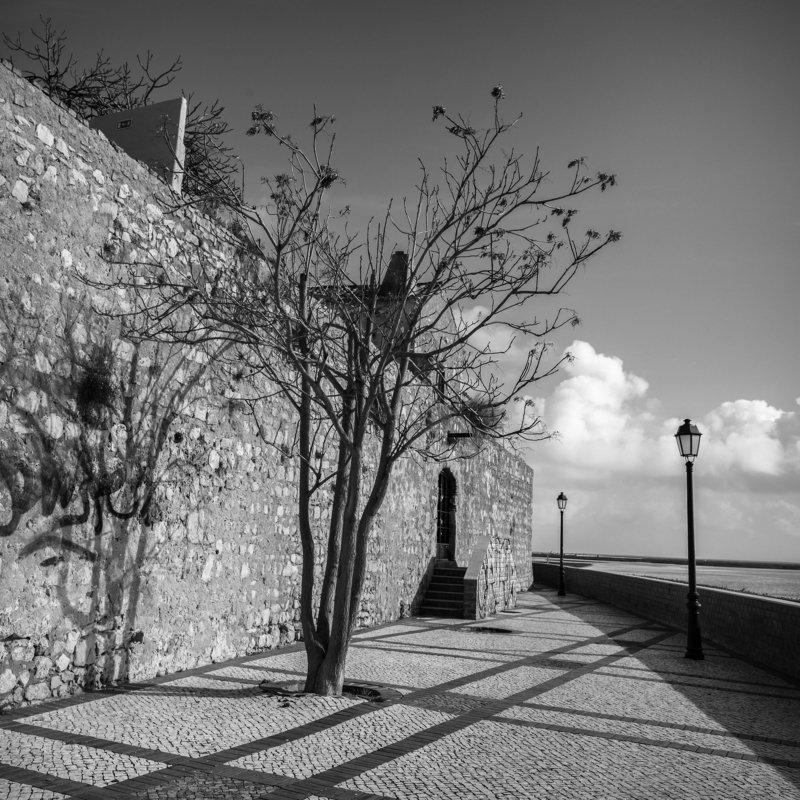 город, монохром, ассоциации, геометрия, путешествия Прямые и ломаныеphoto preview