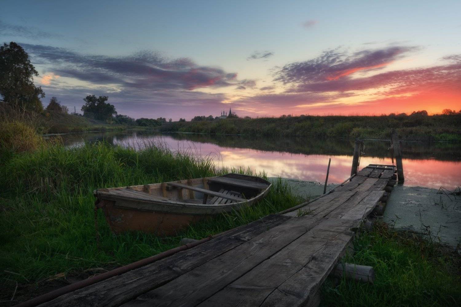 Вечер на берегу Тезы. Автор: Жмак Евгений Дунилово, Закат, Лодка, Небо, Пейзаж, Река Теза, Речка, Русский пейзаж, Теза, Жмак Евгений