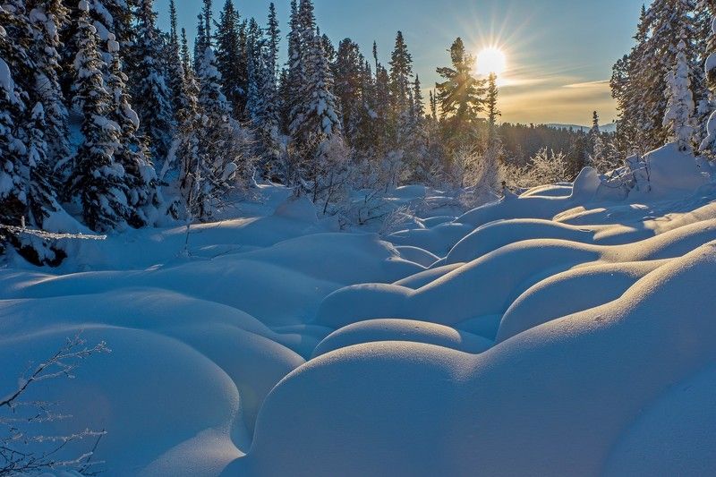 ергаки, озеро, ручей, светлое, светлый,  камни, шары, валуны, снег, скалы, зима, кедры, кухта, сугробы, панорама Снежные покрывалаphoto preview