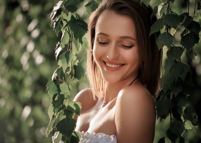 девушка, березы, улыбка, солнечный день, лето Летнее настроениеphoto preview