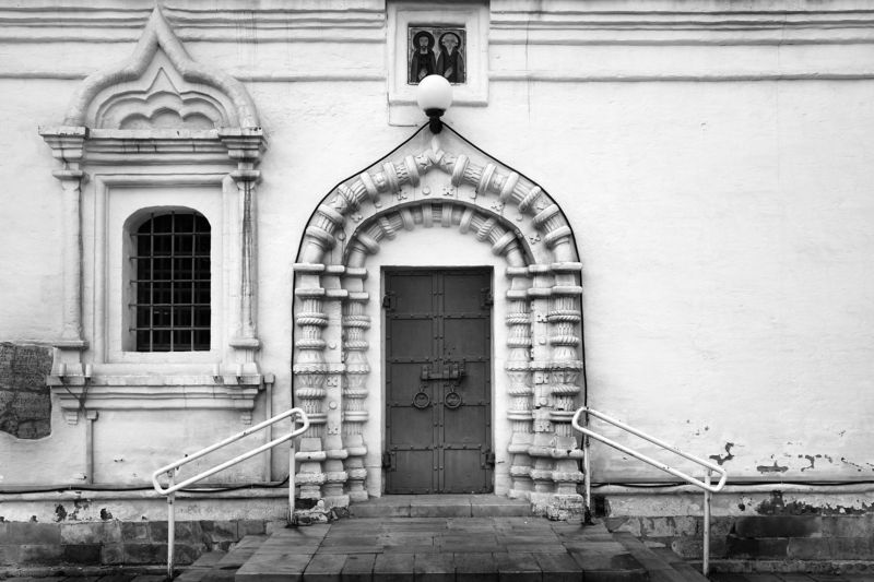 решетка, дверь, закрыто, храм Путь к свету закрыт фото превью