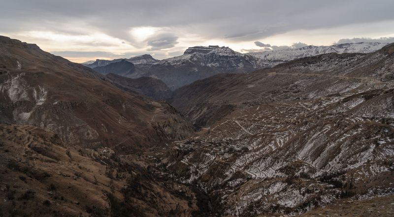 Россия, Дагестан, Хунзах, долина реки Аварское Койсу, Аварское Койсу, Лентикулярные облака,  Лентикулярные облака над горами Дагестанаphoto preview