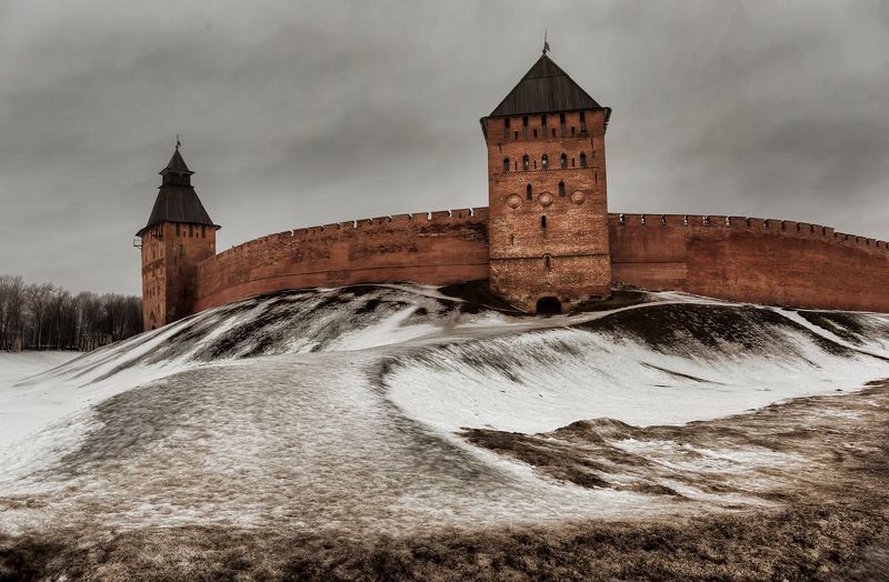 великий новгород,кремль,покровская-кокуй-княжая-спасская-дворцовая-владимирская башни. Новгородский кремльphoto preview