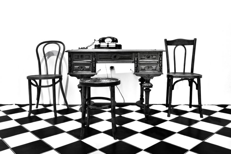 телефон, звонок, ожидание, стул В ожидании звонкаphoto preview