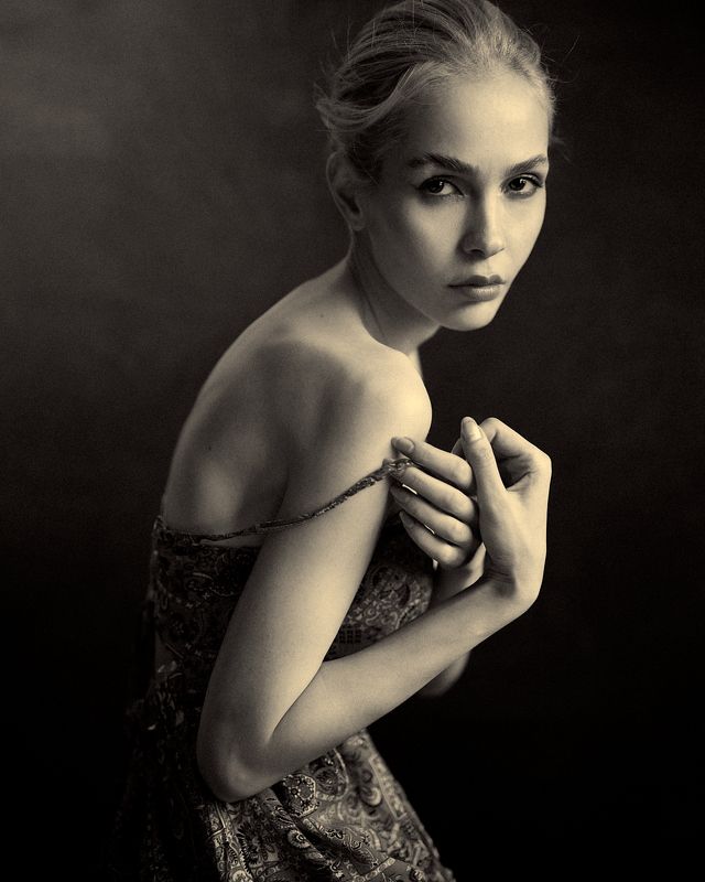 #portrait #fineart #studioshot #dramaticportrait Untitledphoto preview