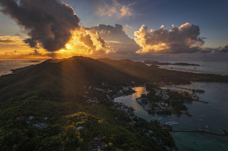 сейшелы Сейшелы. Закат над островом Praslinphoto preview