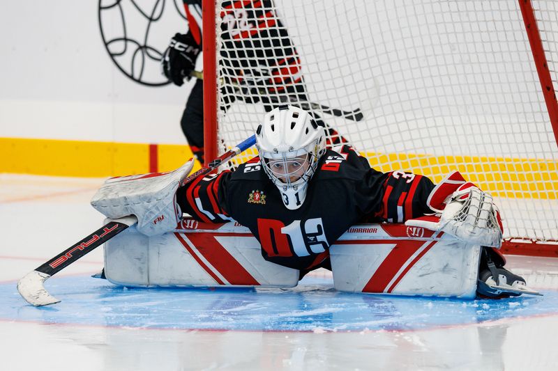 хоккей, дети, вратарь, спортивный фотограф Разминка вратаряphoto preview